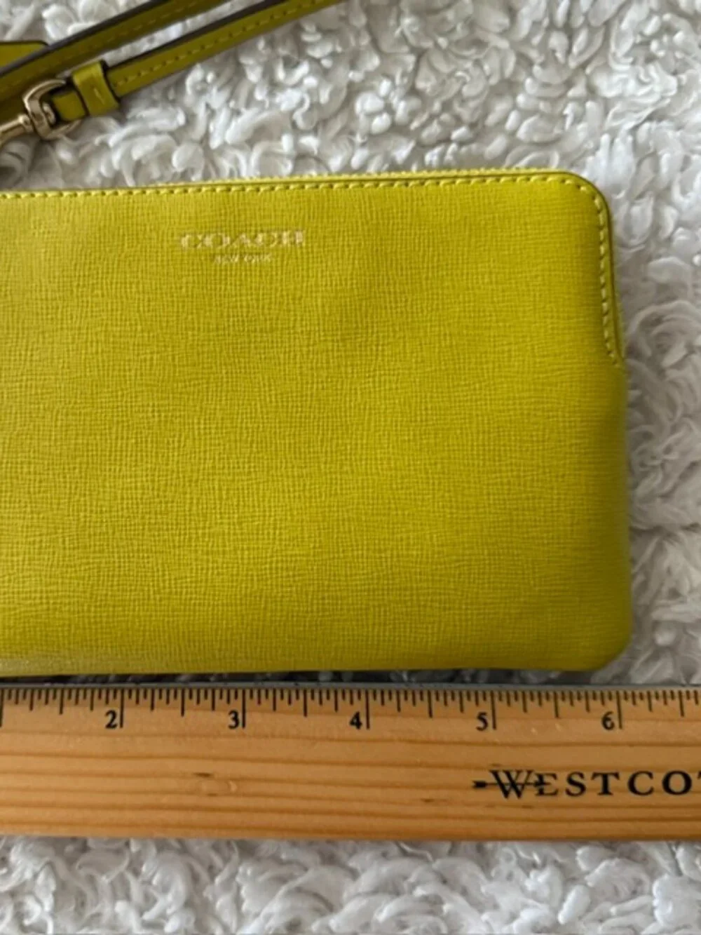 Coach Corner Zip Wristlet Summer Chartreuse Cross Grain Leather w. FREE dust bag